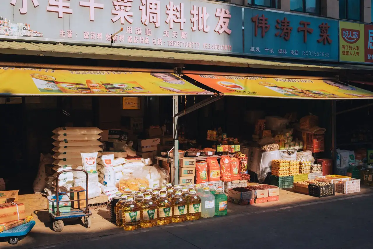 广西西南地区物流配送方案对比：自营仓储与第三方贸易服务的选择